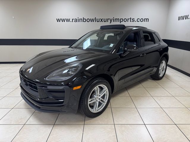 Used 2025 Porsche Macan AWD/4WD image 3