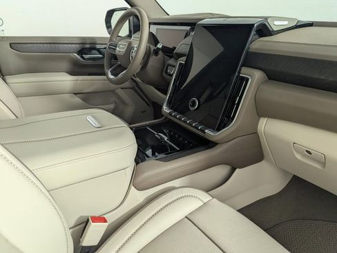 Used 2025 GMC Yukon Denali w/ Sun & Power Step Package image 24