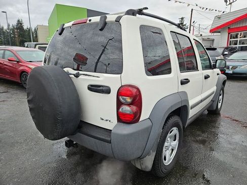 Used 2005 Jeep Liberty Sport image 3