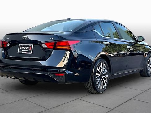 Used 2024 Nissan Altima 2.5 SV FWD image 13