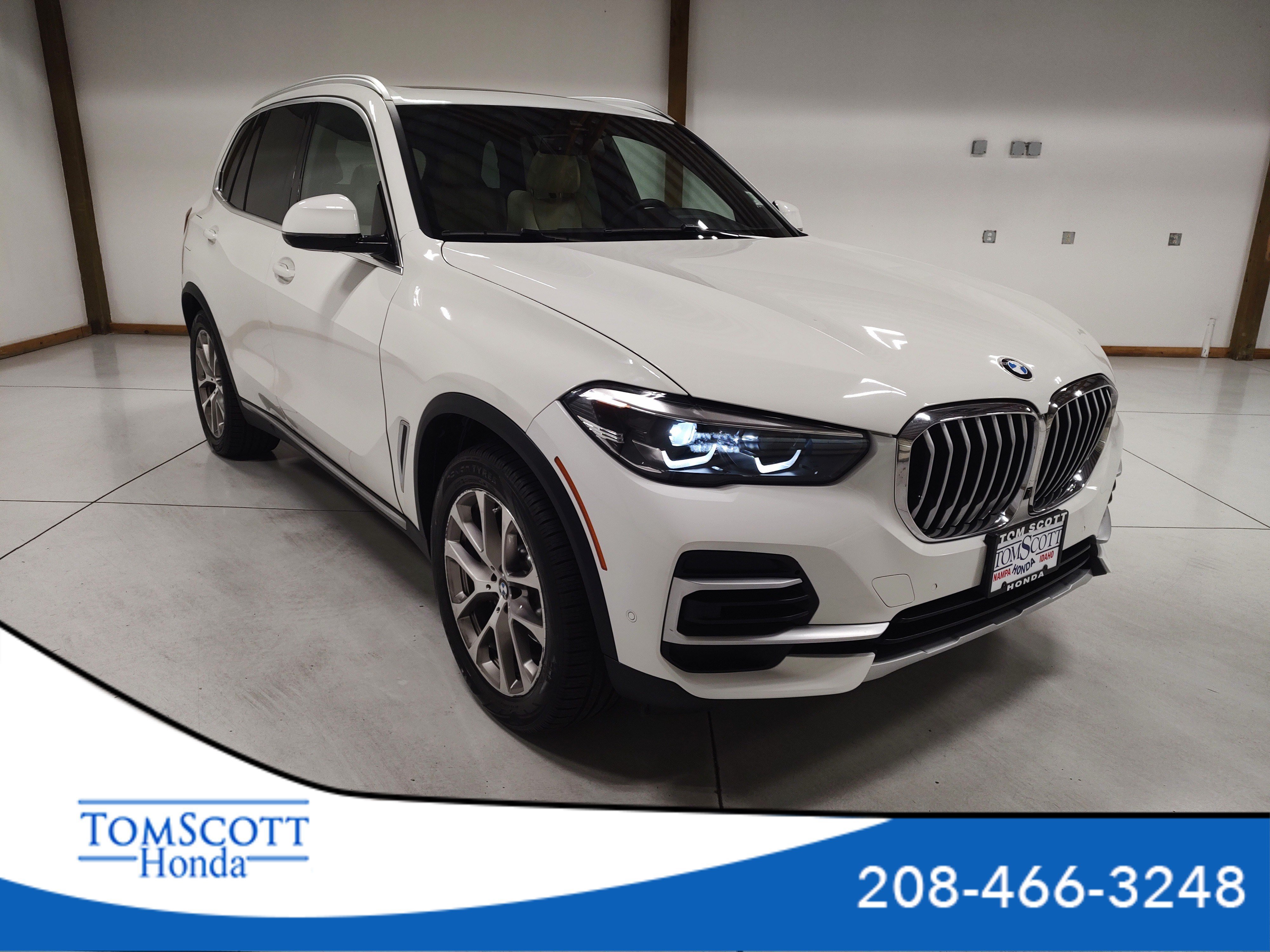 Used 2022 BMW X5 xDrive40i w/ Parking Assistance Package AWD/4WD image 1