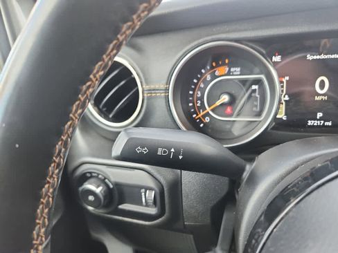 Used 2023 Jeep Wrangler Unlimited Sahara image 25