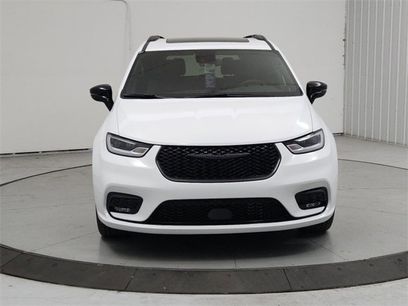 New 2026 Chrysler Pacifica Limited w/ S Appearance Package