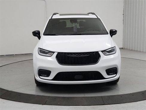 New 2026 Chrysler Pacifica Limited w/ S Appearance Package image 2