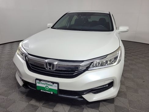 Used 2017 Honda Accord Touring image 15