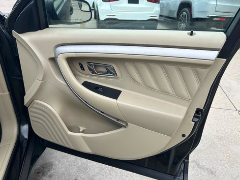 Used 2017 Ford Taurus SE FWD image 16