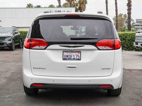 Used 2018 Chrysler Pacifica Limited FWD image 6