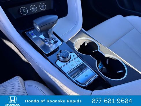 Used 2024 Genesis G70 2.5T image 32