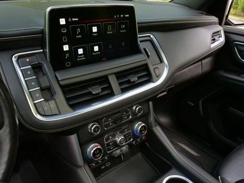 Used 2022 GMC Yukon SLT w/ SLT Premium Package image 8