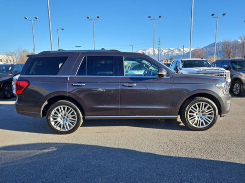 Used 2024 Ford Expedition Limited image 2