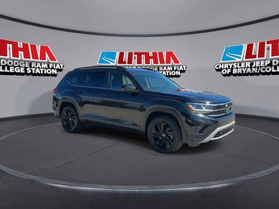 Used 2022 Volkswagen Atlas SE w/ Black Wheel Package