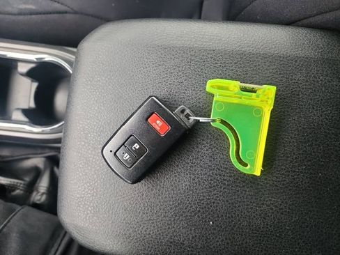 Used 2019 Toyota Tacoma TRD Sport AWD/4WD image 30