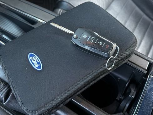 Used 2010 Ford Mustang GT Premium RWD image 29