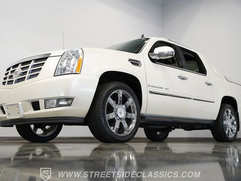 Used 2009 Cadillac Escalade EXT image 5