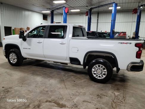 Used 2021 Chevrolet Silverado 2500 LT w/ Fleet Comfort Package image 4