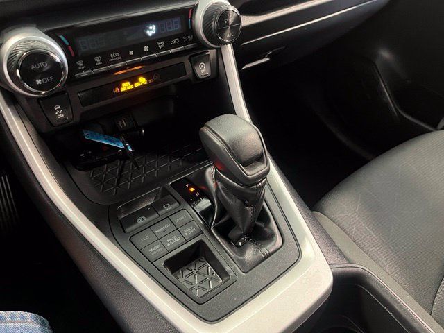 Used 2025 Toyota RAV4 XLE AWD/4WD image 31
