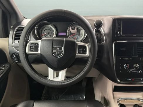 Used 2018 Dodge Grand Caravan SXT FWD image 10