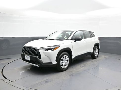 Certified 2024 Toyota Corolla Cross L image 1