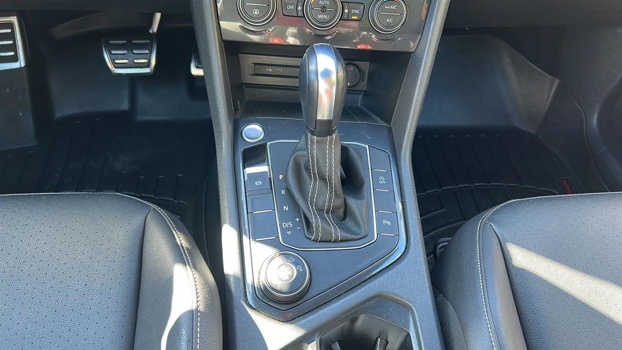 Used 2021 Volkswagen Tiguan SE R-Line AWD/4WD image 28