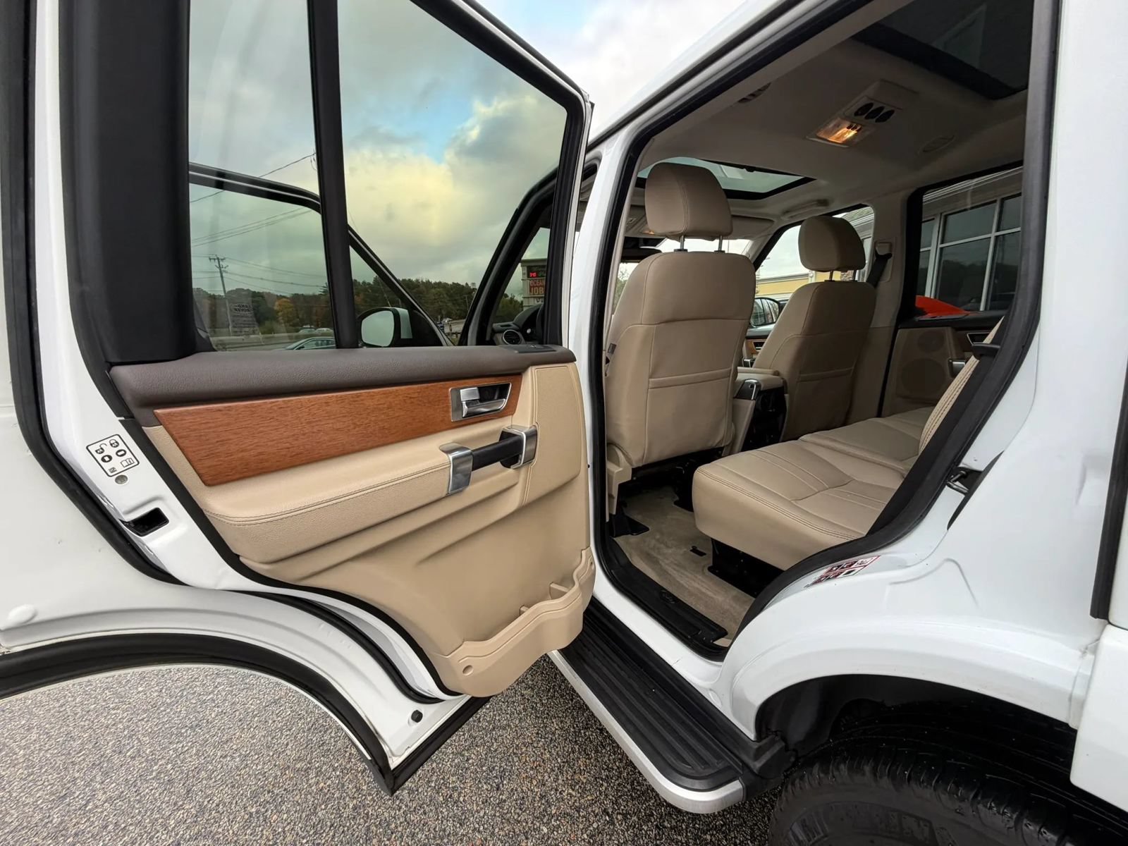 Used 2016 Land Rover LR4 HSE Silver Edition AWD/4WD image 47