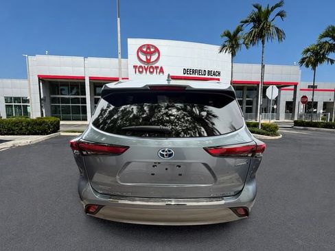 Used 2023 Toyota Highlander Platinum FWD image 6