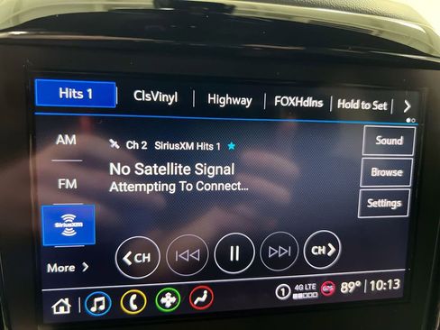 Used 2023 Chevrolet Traverse LT image 13