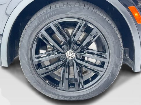 Used 2022 Volkswagen Tiguan SE R-Line FWD image 16