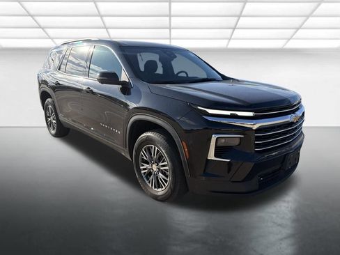 Used 2024 Chevrolet Traverse LT FWD image 1