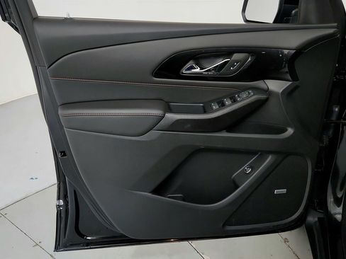 Used 2023 Chevrolet Traverse RS FWD image 16