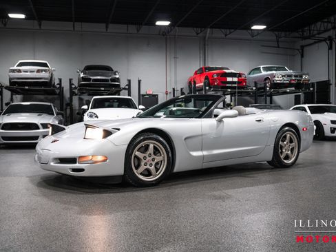 Used 1999 Chevrolet Corvette Convertible w/ Memory Pkg image 1