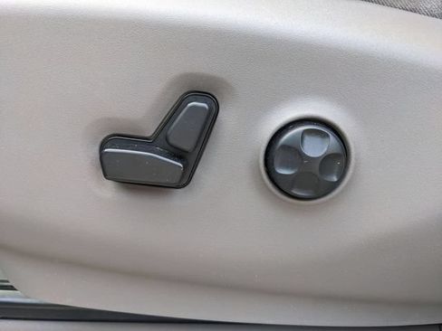 Used 2018 Chrysler Pacifica Touring-L Plus FWD image 13