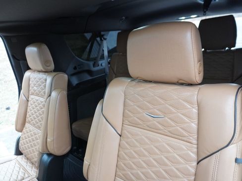 Used 2021 Cadillac Escalade ESV Sport w/ Driver Assist Tech Package image 32