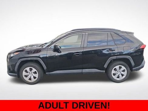Used 2019 Toyota RAV4 LE image 2