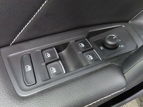 Used 2022 Volkswagen Tiguan SE image 56