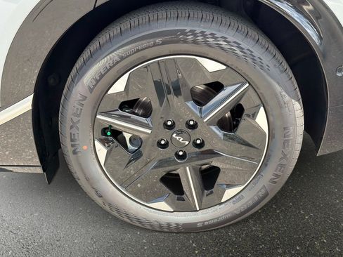 New 2026 Kia EV6 Wind RWD image 9