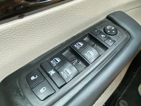 Used 2023 Chrysler Pacifica Limited image 18