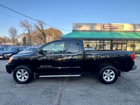 Used 2011 Nissan Titan SV w/ SV Value Truck Pkg image 8