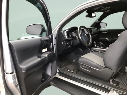 Certified 2020 Toyota Tacoma TRD Off-Road w/ TRD Premium Off Road Package AWD/4WD image 13