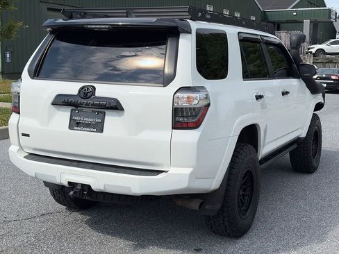 Used 2021 Toyota 4Runner Venture w/ Moonroof Package AWD/4WD image 6
