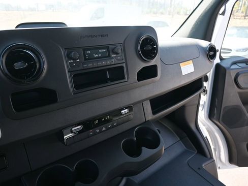 Used 2025 Mercedes-Benz Sprinter 2500 image 13