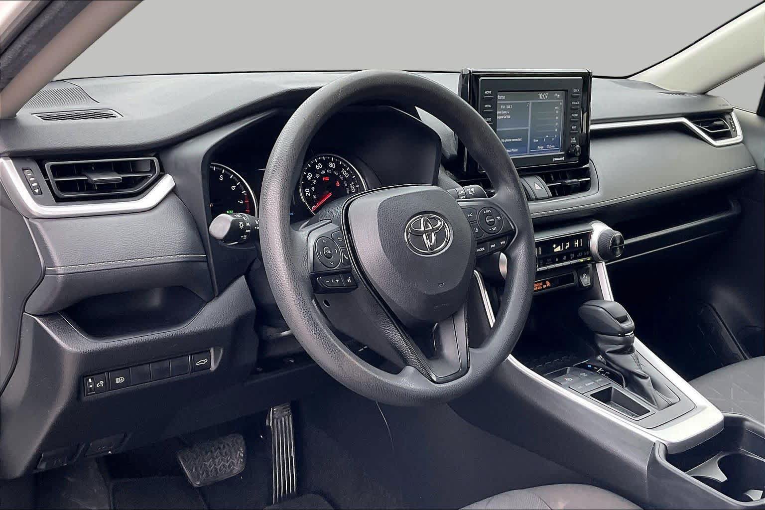 Used 2020 Toyota RAV4 XLE w/ Convenience Package FWD image 17