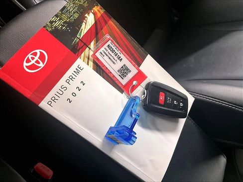 Certified 2022 Toyota Prius Prime XLE FWD image 30
