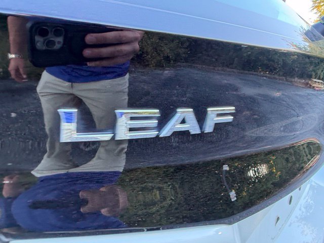 Used 2018 Nissan Leaf SV w/ SV Technology Package FWD image 9
