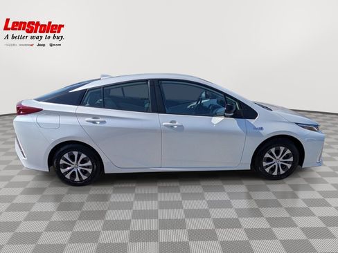 Used 2021 Toyota Prius Prime XLE image 6