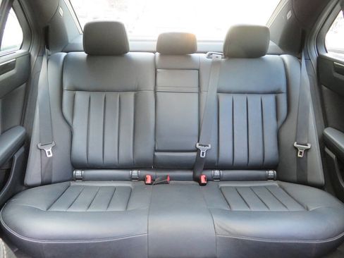 Used 2014 Mercedes-Benz E 550 4MATIC Sedan image 23