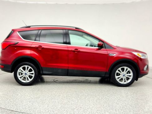 Used 2019 Ford Escape SEL image 4