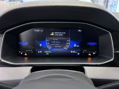 Certified 2025 Volkswagen Jetta SE FWD image 22