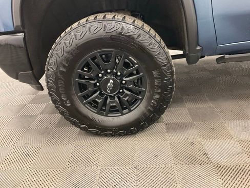 Used 2024 Chevrolet Silverado 2500 ZR2 w/ Technology Package image 8