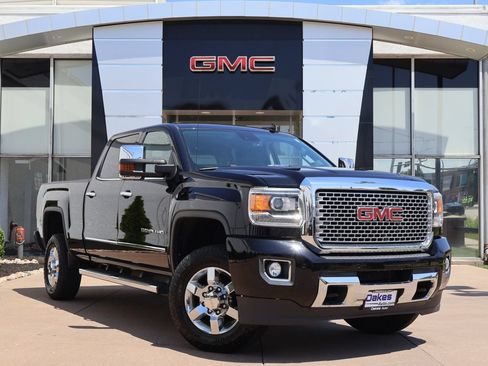 Used 2015 GMC Sierra 2500 Denali w/ Duramax Plus Package AWD/4WD image 1