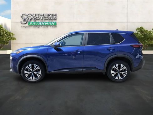 Used 2023 Nissan Rogue SV image 2